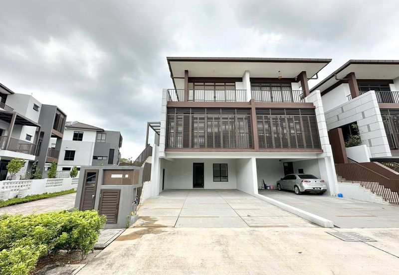 3-STOREY TERRACE END LOT THE MULIA RESIDENCE @ CYBERJAYA FOR SALE !!!