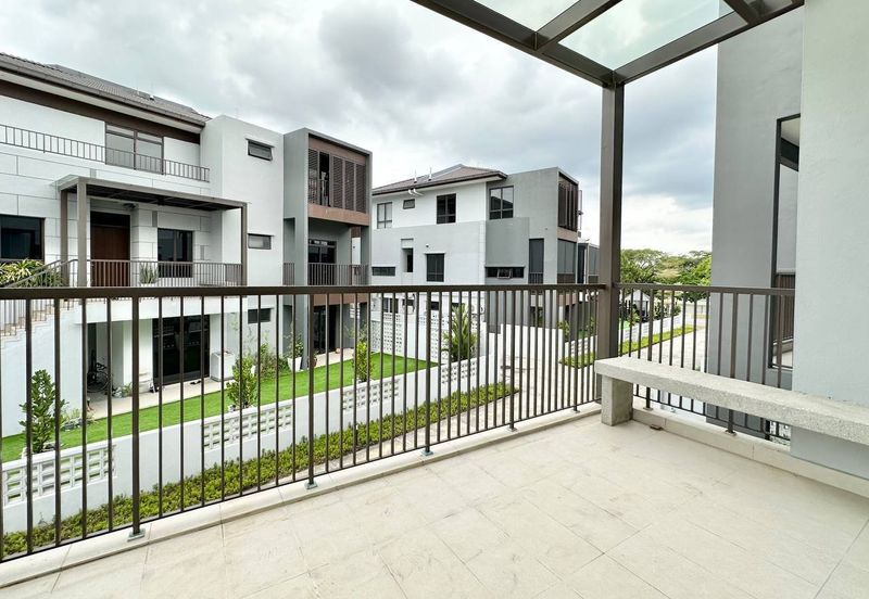 3-STOREY TERRACE END LOT THE MULIA RESIDENCE @ CYBERJAYA FOR SALE !!!