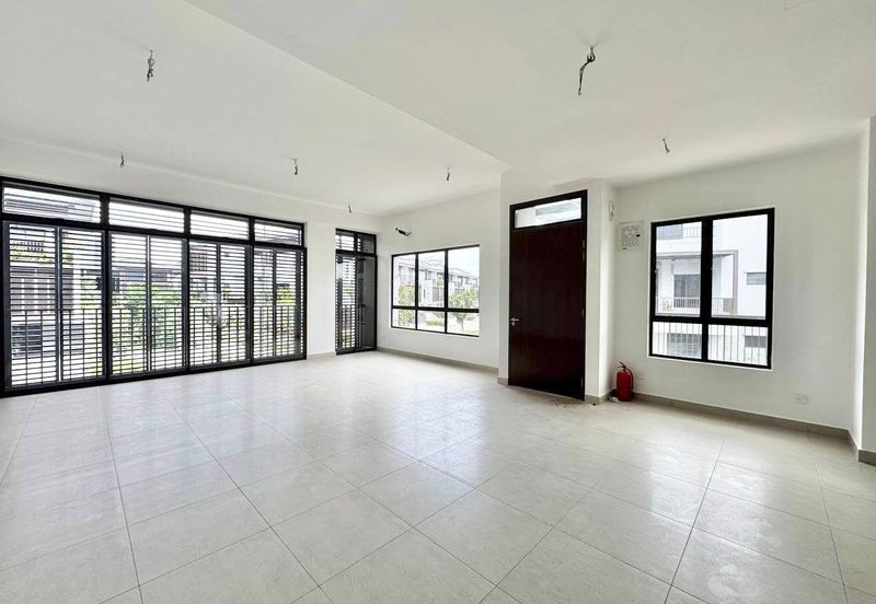 3-STOREY TERRACE END LOT THE MULIA RESIDENCE @ CYBERJAYA FOR SALE !!!