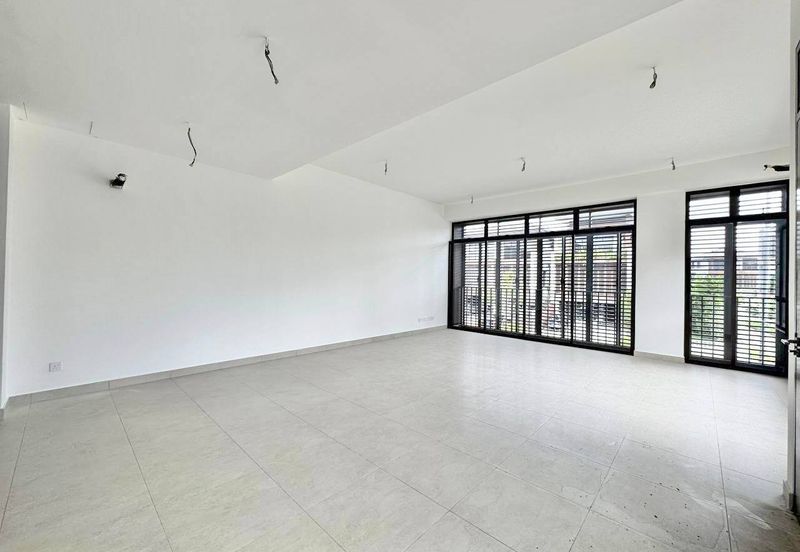 3-STOREY TERRACE END LOT THE MULIA RESIDENCE @ CYBERJAYA FOR SALE !!!