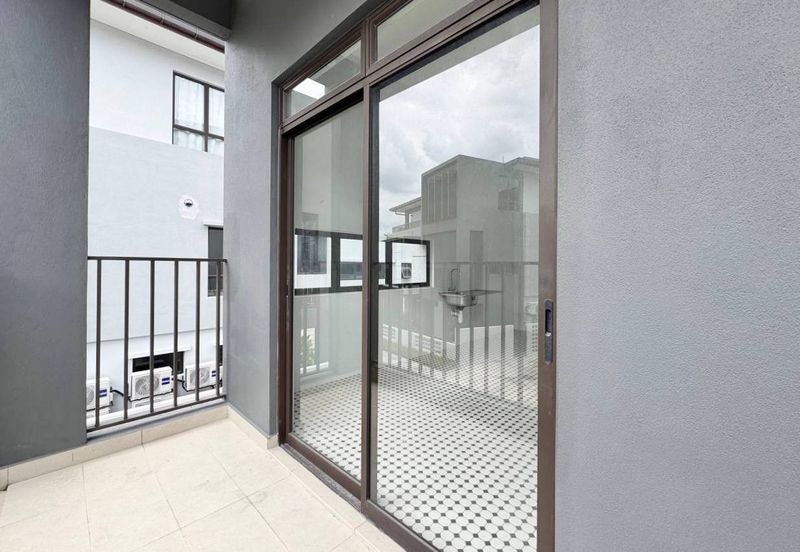 3-STOREY TERRACE END LOT THE MULIA RESIDENCE @ CYBERJAYA FOR SALE !!!