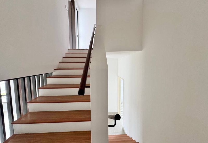 3-STOREY TERRACE END LOT THE MULIA RESIDENCE @ CYBERJAYA FOR SALE !!!