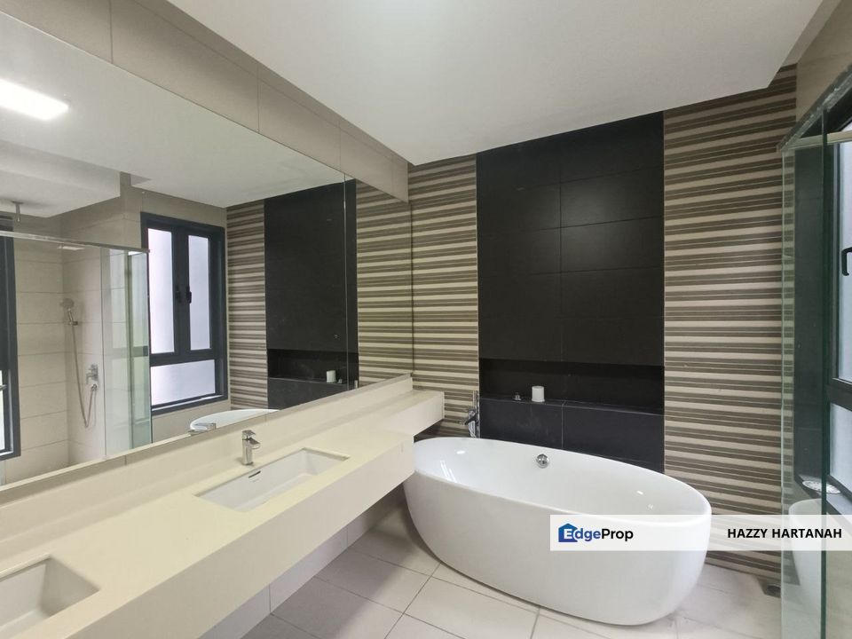 Spacious Living Thistle Grove 3 Storey Superlink, Denai Alam, Selangor, Shah Alam