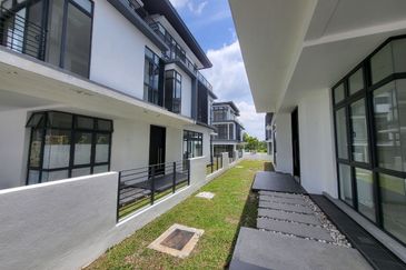 NEW HOUSE! [Freehold Individual Title] 3 Storey Semi-D 40'x80' @ Putrajaya