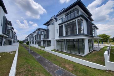 NEW HOUSE! [Freehold Individual Title] 3 Storey Semi-D 40'x80' @ Putrajaya