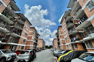 Alam Budiman Condominium (Pangsapuri Alam Budiman)