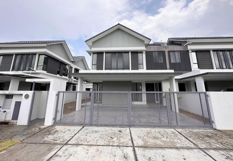 Reesia Elmina Garden