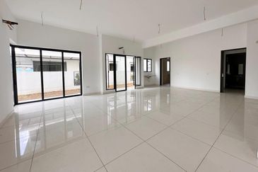 Reesia Elmina Garden