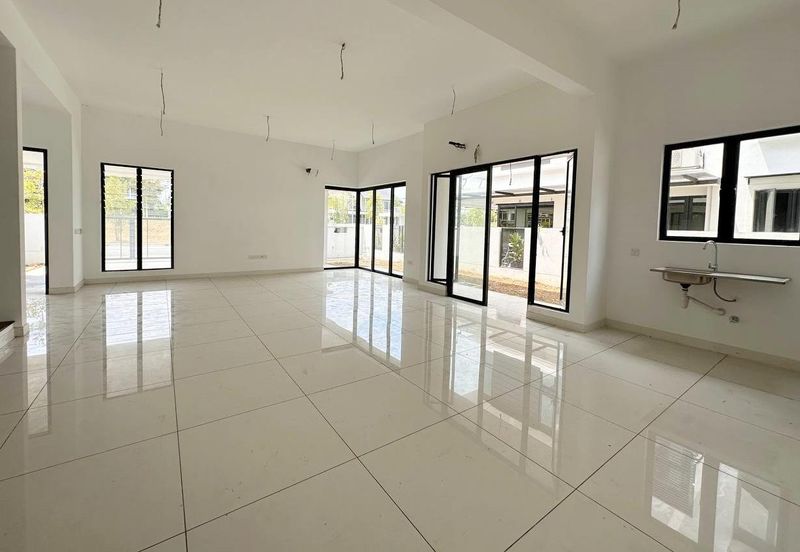 Reesia Elmina Garden