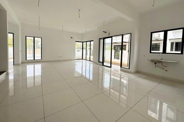 Reesia Elmina Garden