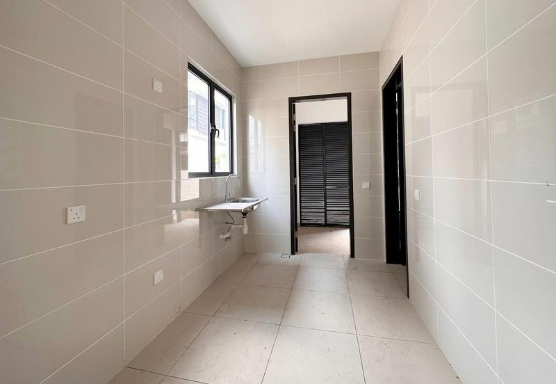 Reesia Elmina Garden