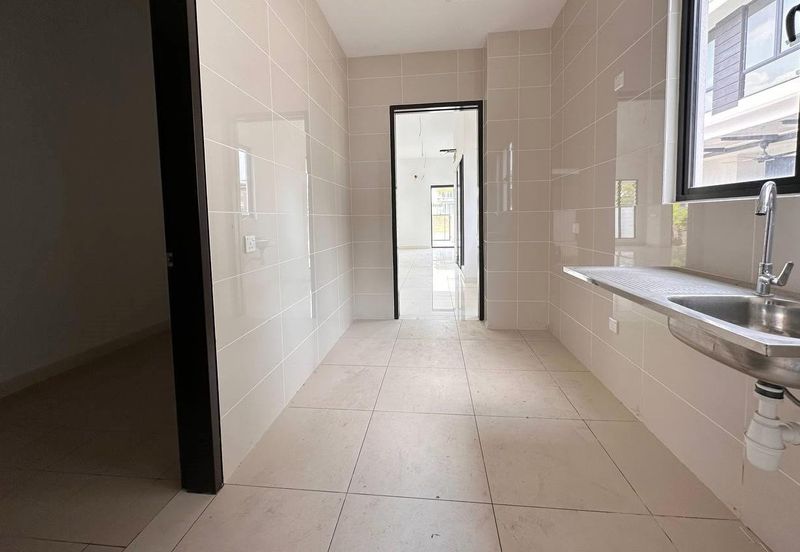 Reesia Elmina Garden