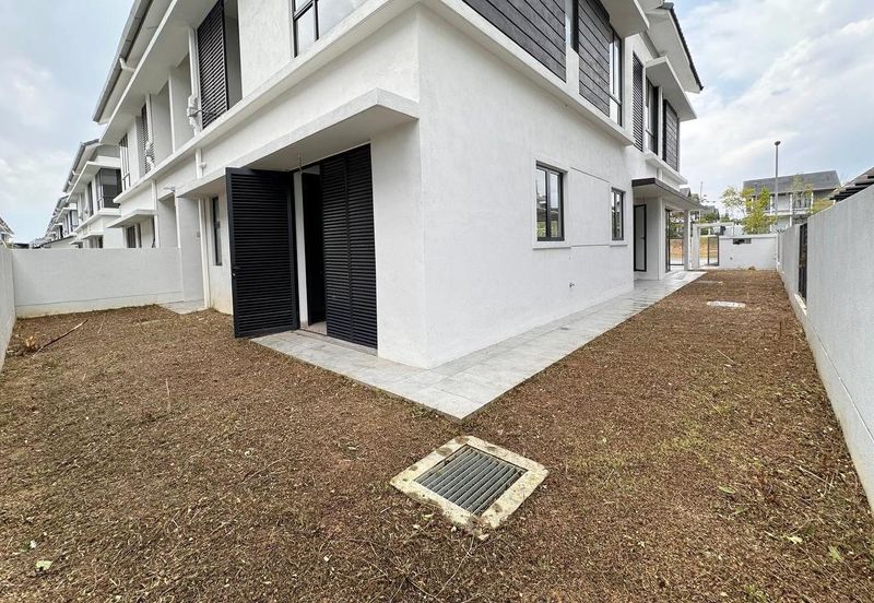 Reesia Elmina Garden