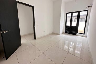 Reesia Elmina Garden