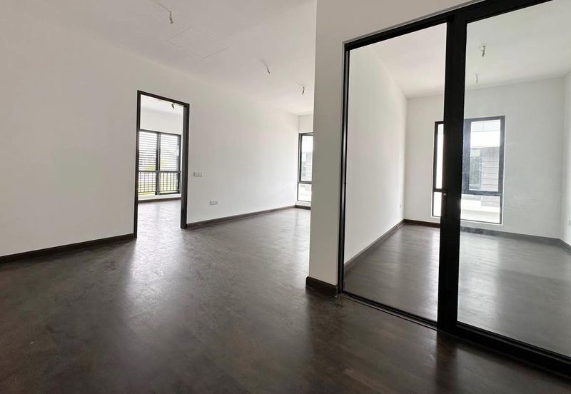 Reesia Elmina Garden