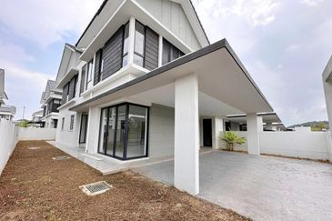 Reesia Elmina Garden