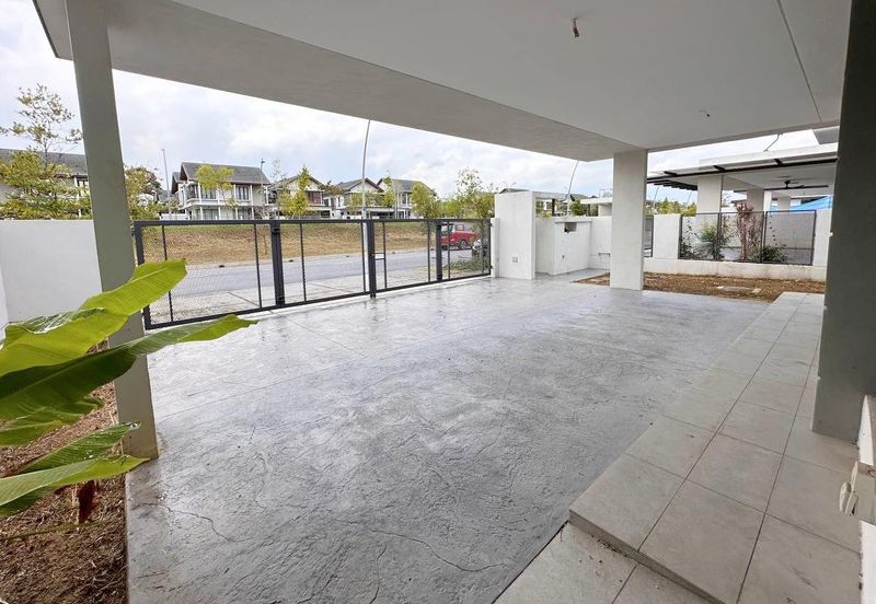 Reesia Elmina Garden