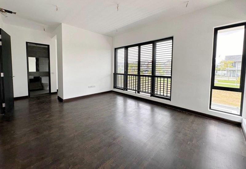 Reesia Elmina Garden