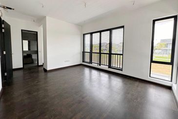 Reesia Elmina Garden