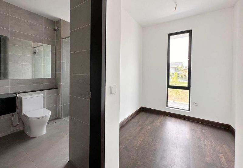 Reesia Elmina Garden