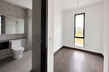 Reesia Elmina Garden