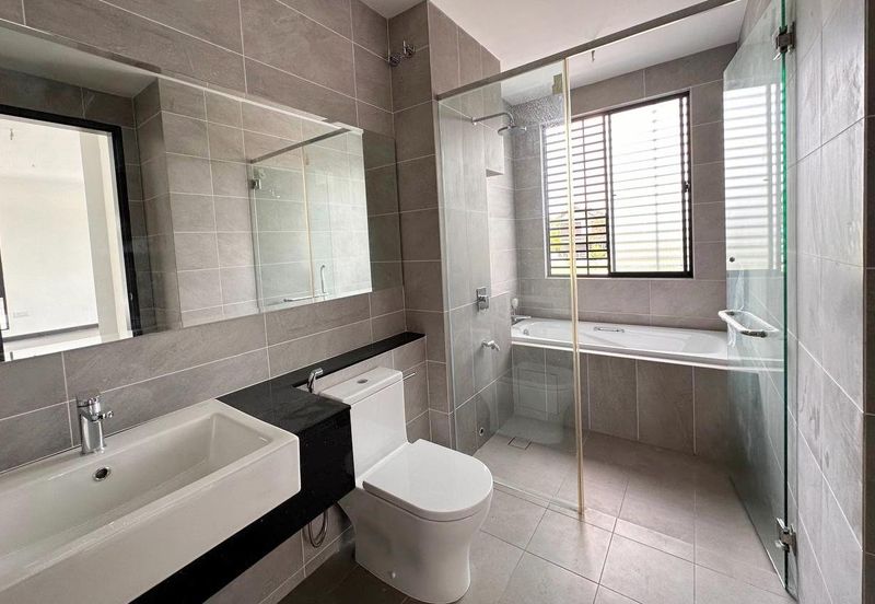 Reesia Elmina Garden