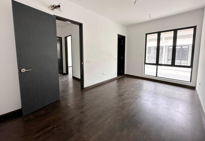 Reesia Elmina Garden