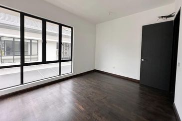 Reesia Elmina Garden