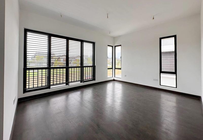 Reesia Elmina Garden