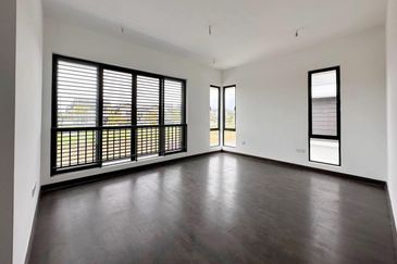 Reesia Elmina Garden