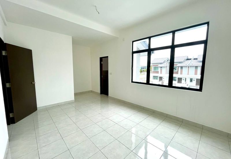 Iris @ Bandar Hillpark