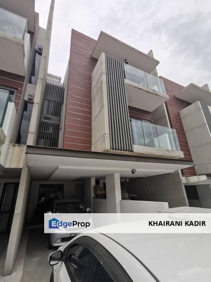 The Vale 2 , 2 Storey Luxury TownHouse, Sutera Damansara For Sale near to MRT Damansara Damai, Selangor, Damansara Damai