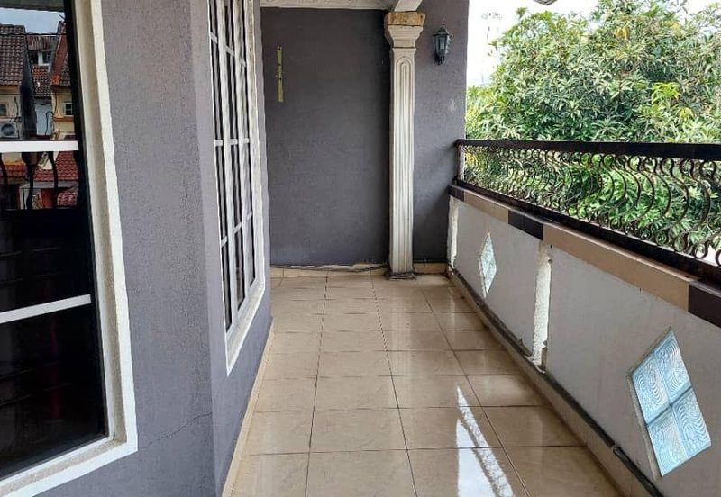 Puchong Perdana 27x65 fully Reno 250k with 5 room