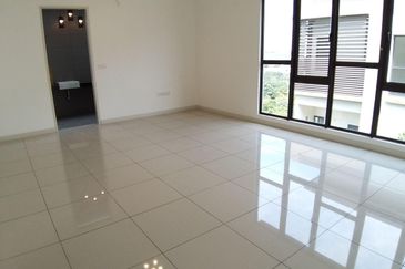 Laman Granview bran new 3 .5 sty with lift