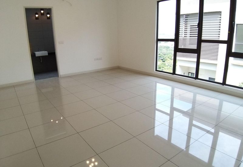 Laman Granview bran new 3 .5 sty with lift