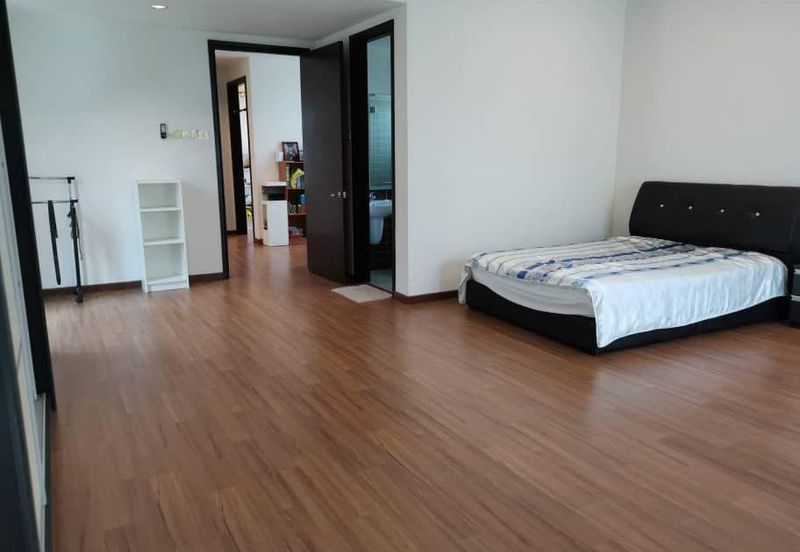 Laman Granview bran new 3 .5 sty with lift