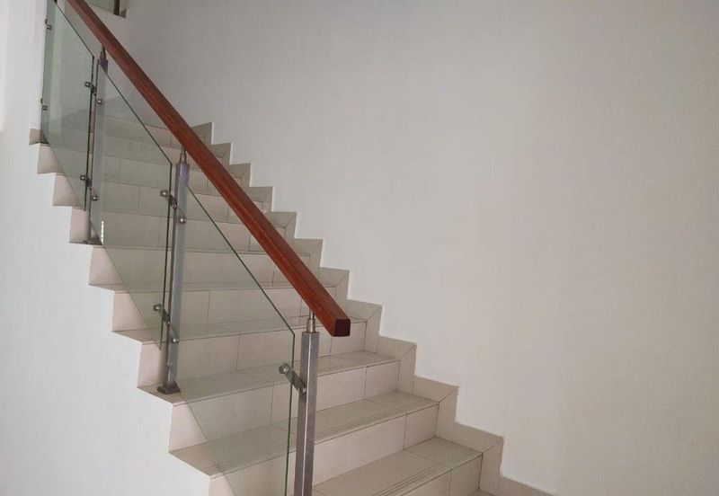 Belew market Price rm 600k Laman Granview 3 storey Bungalow Bran new basic unit