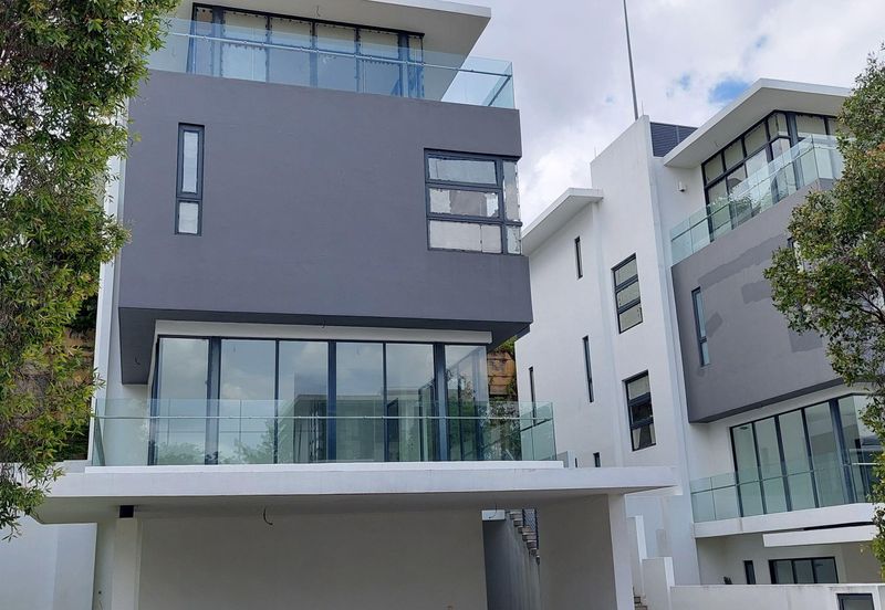 Laman Granview bran new 3 .5 sty with lift