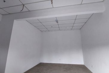 Le Pavillion shop office 3flr with lift front and back