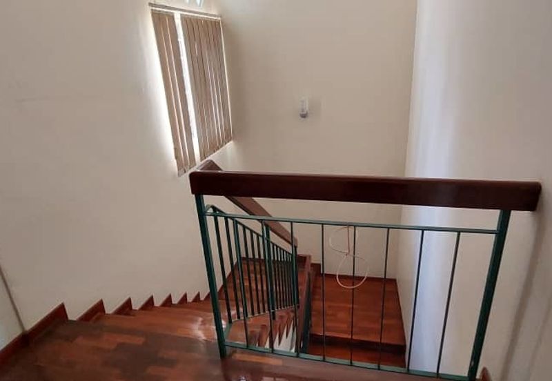 bandar Puteri 8 two and half sty move in conditon