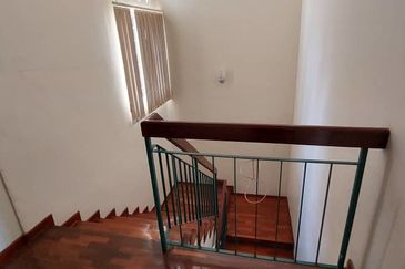 bandar Puteri 8 two and half sty move in conditon