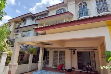 bandar Puteri 8 two and half sty move in conditon