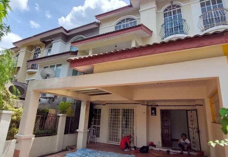 bandar Puteri 8 two and half sty move in conditon