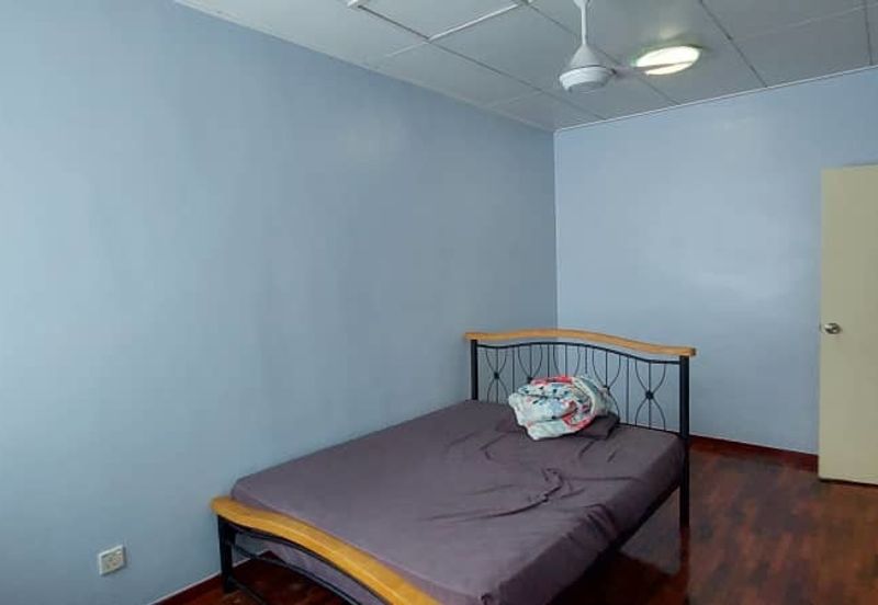 bandar Puteri 8 two and half sty move in conditon