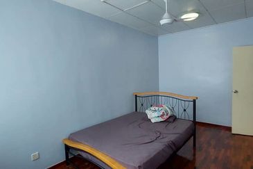 bandar Puteri 8 two and half sty move in conditon