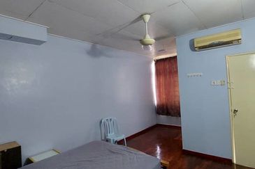 bandar Puteri 8 two and half sty move in conditon