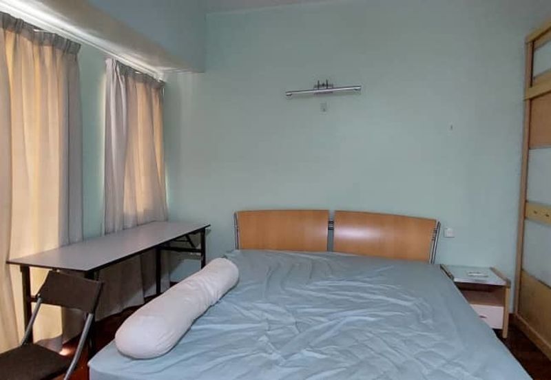 bandar Puteri 8 two and half sty move in conditon