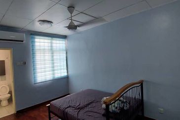 bandar Puteri 8 two and half sty move in conditon