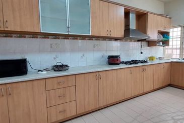 bandar Puteri 8 two and half sty move in conditon