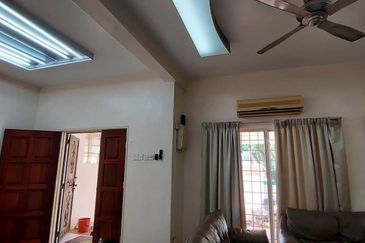 bandar Puteri 8 two and half sty move in conditon